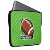 Fußball auf grünen Streifen Laptopschutzhülle (Vorne Rechts)
