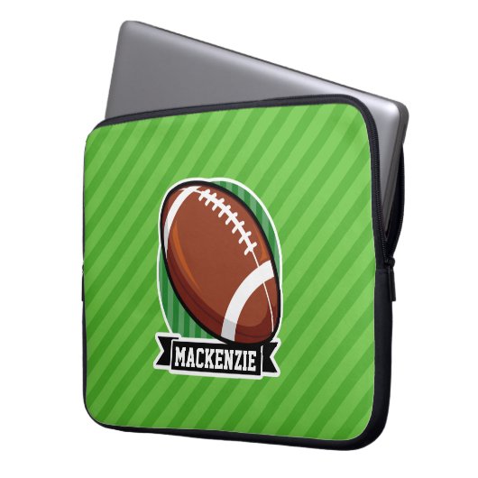 Fußball auf grünen Streifen Laptopschutzhülle (Vorderseite Links)