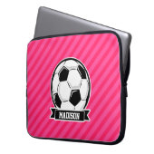 Fußball auf Neon Pink Streifen Laptopschutzhülle (Vorderseite Links)