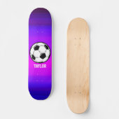 Fußball-Ball; Vibranly Blue und Magenta Skateboard (Vorderseite)