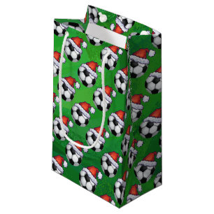 Fußball-Ball-Weihnachtsmannmütze-Muster auf Grü Kleine Geschenktüte