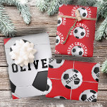 Fußball Balls Kinder Name Red Christmas Geschenkpapier Set<br><div class="desc">Fußball-Balls Kinder benennen rote Weihnachtswrapping Papier Blätter. Personalisieren Sie mit Ihrem Namen. Du kannst den Text Frohe Weihnachten ändern.</div>