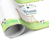 Fußball „Born Two Ball“ Zweiter Geburtstag Geschenkpapier (Rolleneckpunkt)