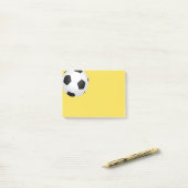 Fußball-Design-Post, es ist gelb Post-it Klebezettel (Auf Schreibtisch)
