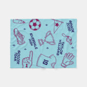 Fußball-Doodle-Muster mit individuellem Text als G Fleecedecke (Vorderseite (Horizontal))