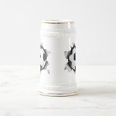 Fußball durch Metallblatt Bierglas (Mittel)