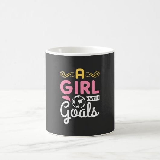 Fußball - ein Mädchen mit Zielen Kaffeetasse (Mittel)