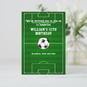 Fußball Feld Custom Geburtstagseinladung (Stehend Vorderseite)