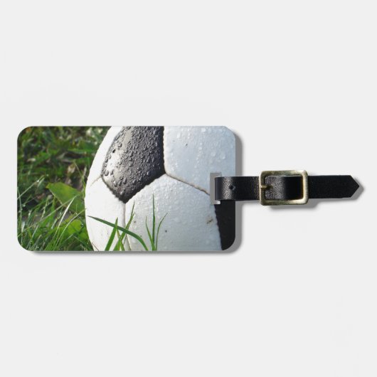 Fußball~ Fußball im Feld Gepäckanhänger (Vorderseite horizontal)