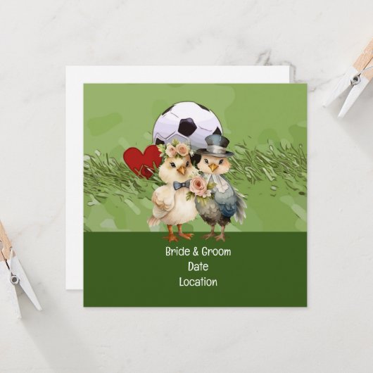 Fußball-Hochzeit Thema mit Ball auf Grün Einladung (Vorderseite/Rückseite Beispiel)