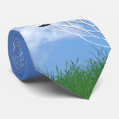 Fußball im Netz mit Gras Krawatte (Gerollt)