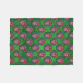 Fußball im Weihnachtsreich auf Grün Fleecedecke (Vorderseite (Horizontal))