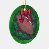 Fußball im Weihnachtsreich auf Grün Keramik Ornament (Rechts)