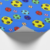 Fußball in vielen Farben Geschenkpapier (Ecke)