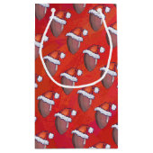 Fußball in Weihnachtsmannmütze über Rot Kleine Geschenktüte (Rückseite)