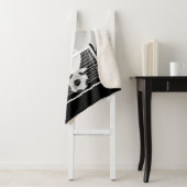 Fußball in Weiß und Schwarz mit DIY Text Sherpadecke (Beispiel)