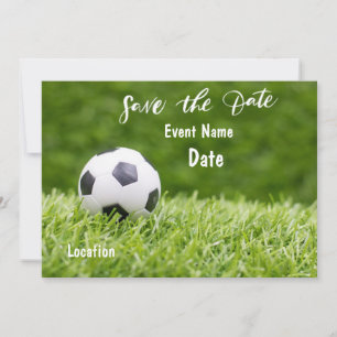 Fußball ist auf grünem Rasen  Save-the-Date-Party  Einladung