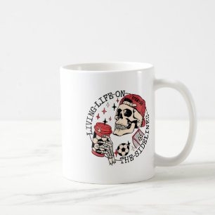 Fußball-Mama, die das Leben am Rande der Auswechse Kaffeetasse