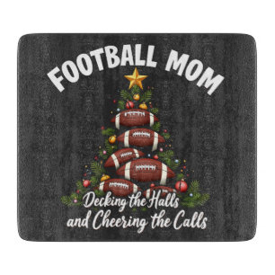 Fußball-Mama, die die Hallen zum Weihnachtsfußball Schneidebrett