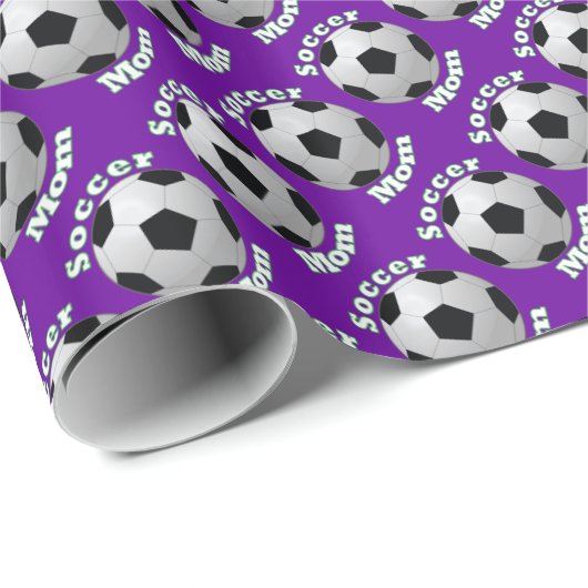 Fußball-Mamma auf Lila Geschenkpapier (Rolleneckpunkt)