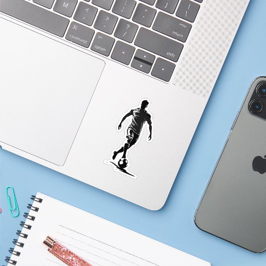 Fußball-Mann mit Ball-Design. Aufkleber (Laptop mit iPhone)