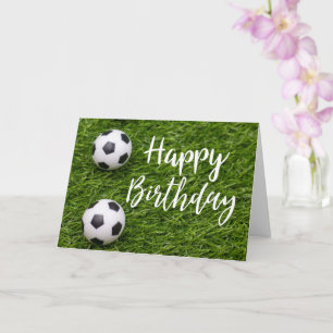 Fußball mit dem Wort Happy Geburtstag auf Grün Karte