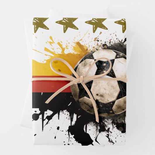 Fußball mit deutscher Flagge und vier goldene Ster Geschenkpapier Set (Beispiel)