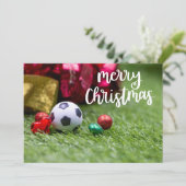 Fußball mit fröhlicher Weihnachtsdekoration Feiertagskarte (Stehend Vorderseite)