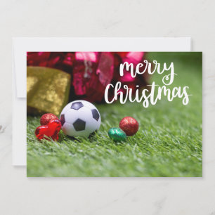 Fußball mit fröhlicher Weihnachtsdekoration Feiertagskarte