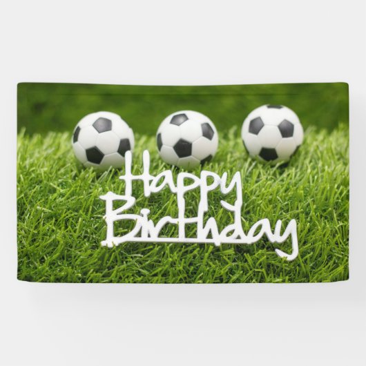 Fußball mit Happy Birthday Schild auf grün (Horizontal)