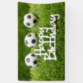 Fußball mit Happy Birthday Schild auf grün (Vertikal)