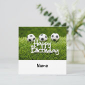 Fußball mit Happy Birthday Schild auf grüner Karte (Stehend Vorderseite)