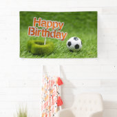 Fußball mit Happy Birthday Sign auf Grün Banner (Insitu)