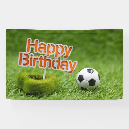 Fußball mit Happy Birthday Sign auf Grün Banner (Horizontal)