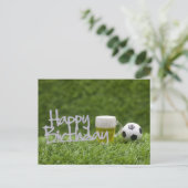 Fußball mit Happy Birthday Wort auf Grün Postkarte (Stehend Vorderseite)