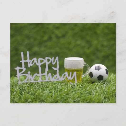 Fußball mit Happy Birthday Wort auf Grün Postkarte (Vorderseite)