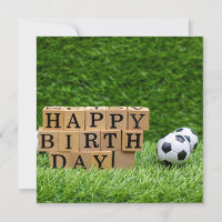 Fußball mit Happy Birthday Wort auf grünem Auto