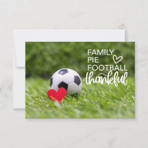 Fußball mit rotem Herz auf grünem Gras Dankeskarte