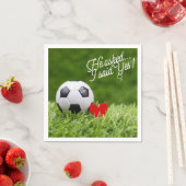 Fußball mit rotem Herz auf grüner Hochzeitslippe Serviette (Beispiel)
