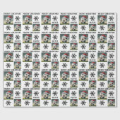 Fußball mit roter Weihnachtsmannmütze Snowflake Na Geschenkpapier (Flach)