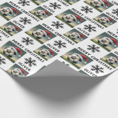 Fußball mit roter Weihnachtsmannmütze Snowflake Na Geschenkpapier (Ecke)