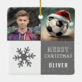 Fußball mit Weihnachtsmannmütze Snowflake Foto Keramikornament (Rückseite)