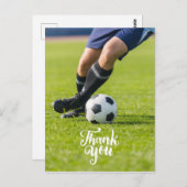 Fußball mit Wort Danke, auf grünem Gras Postkarte (Vorne/Hinten)
