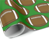 Fußball-Muster Design auf grünem Feld Geschenkpapier (Rolleneckpunkt)