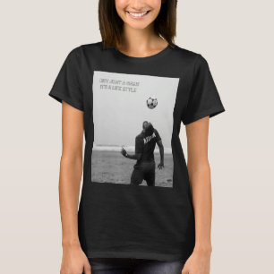 Fußball nicht nur ein Spiel, sondern auch ein Life T-Shirt