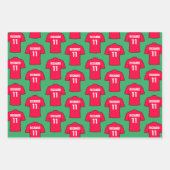 Fußball-Shirt in roten Umschlagpapier-Blättern Geschenkpapier Set (Vorderseite)