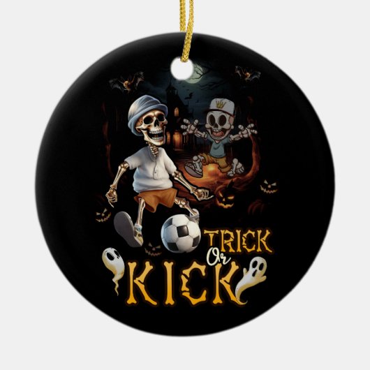 Fußball-Skeleton-Spieler Halloween-Trick oder Kick Keramik Ornament (Vorne)