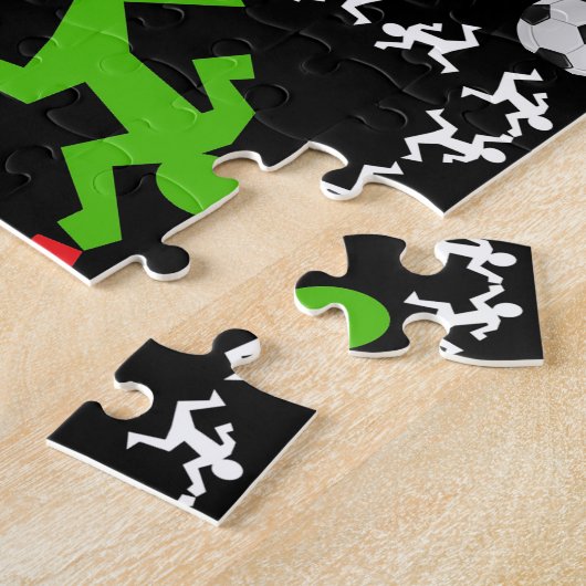 Fußball-Spieler, die auf das Ball-Muster laufen Puzzle (Seite)