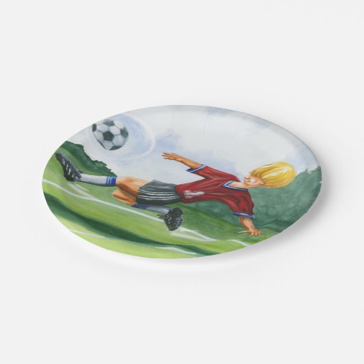 Fußball-Spieler spielen einen Ball von Jay Throckm Pappteller (Schrägansicht)