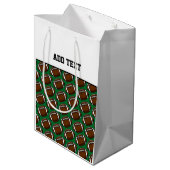 Fußball Team Sportbälle Custom Text Grün Braun Mittlere Geschenktüte (Rückseite Schrägansicht)